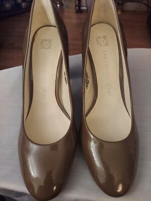 Zapatos de tacón ancho Anne Klein Flex marrón topo charol talla 8M Foto 1 de 4