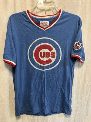 🔥🔥 Chicago Cubs Red Jacket Brand T-Shirt Unisex Size S Cubbie Blue - Image 1 of 4