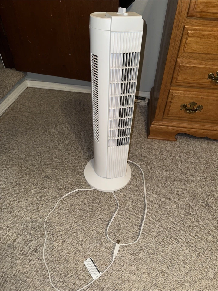 Ventilador de torre oscilante Mainstays 28" de altura, 3 velocidades ~FZ10-19MB/branco/portátil - Imagem 1 de 2