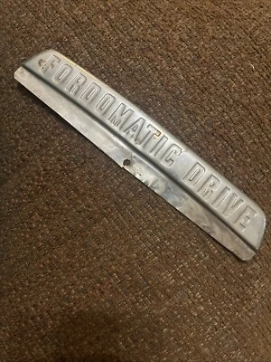 Ford Victoria 1951-54, vagón, sedán "conducción automática" emblema de acero inoxidable Foto 1 de 4