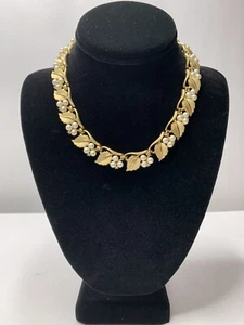 Collar Susan Caplan Vintage Años 60 Hoja Trifari y Perla Imitada - Imagen 1 de 22