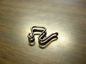 *1EA OEM HONDA NUMBER PLATE CLIP Z50R 79 TO 86 64112-181-010 (R2197) - Picture 1 of 1