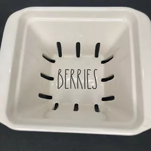 Colador de cartón de frutas de cerámica magenta Rae Dunn "Bayas" usado en excelente estado - Imagen 1 de 7