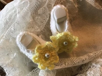 Botines bebé ganchillo a mano blancos y amarillos, talla 4, embalaje de regalo incluido Foto 1 de 4