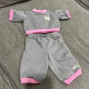 Vintage Cabbage Patch Kids Grey Tracksuit Pink Trim Cat Appliqué - Afbeelding 1 van 4