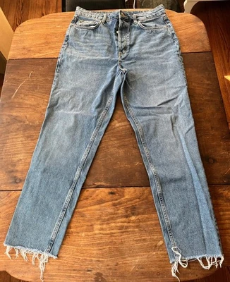 Jeans jeans feminino H&M azul dividido tamanho 10 cintura alta botão mosca bainha crua - Imagem 1 de 4