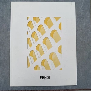 FENDI lookbook - Bild 1 von 15