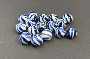 Lote De 16 Cuentas De Colección 5 Mm Redondas Cerámica Rayas Azules Y Blancas - Imagen 1 de 4
