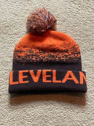 Vintage Cleveland BROWNS NFL Sweater Knit Winter Logo HAT CAP Pom Pom Beanie OS Cover