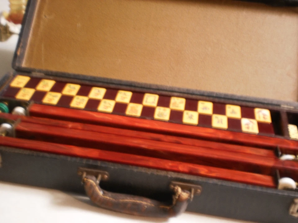 VTGE FAB MAH JONG MAJONG SET BURGUNDY CATALIN BAKELITE 152 TILES EXCLNT USED CND - Image 1 of 4