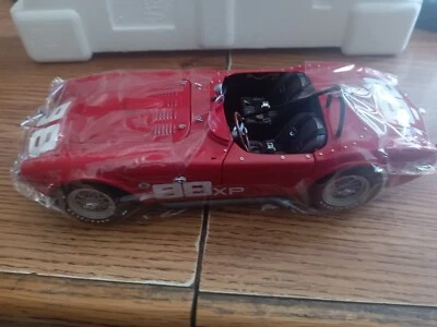 Exoto 1/18 Scale Diecast - RLG18125AC 1962 AC Cobra 260 Competition XP98 - Image 1 of 4