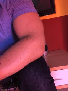 Riesen Bizeps Anfassen! - Bild 1 von 1