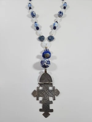 Collar Vintage Religioso Cruz Plata Esterlina Colgante Buena Suerte Cuentas Foto 1 de 4