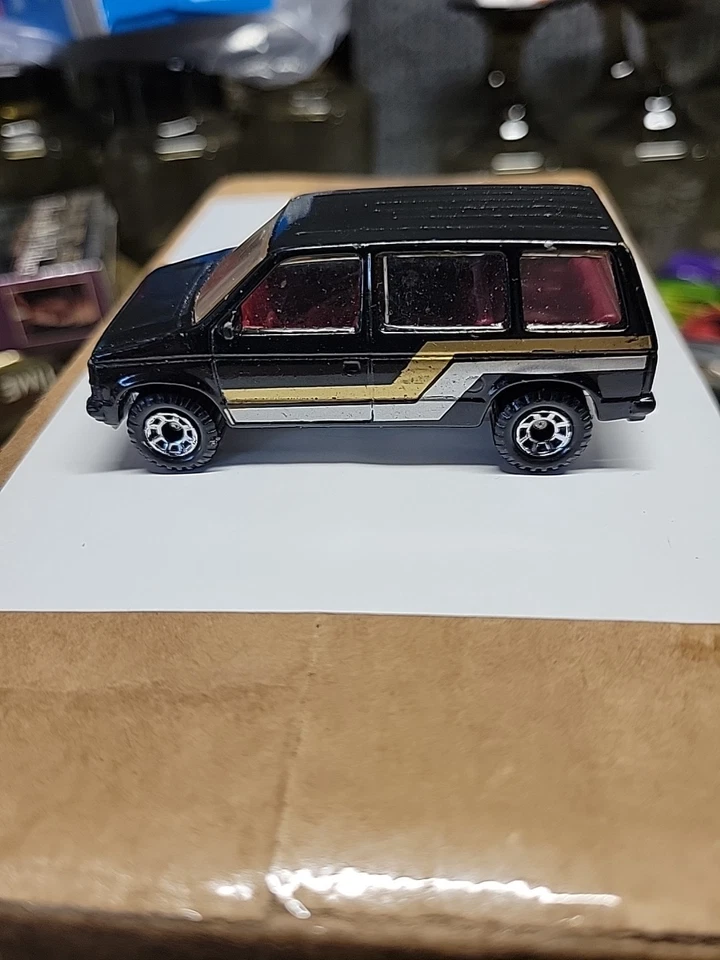 老式火柴盒黑色 1984 年道奇 Caravan Van 滑门 MB-68 1:60 — 第 1/4 张图片