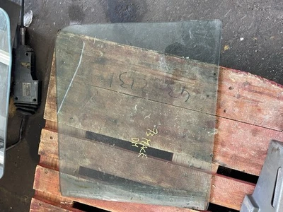 MACK R DM RD PUERTA CRISTAL LADO DEL CONDUCTOR LH  Foto 1 de 2