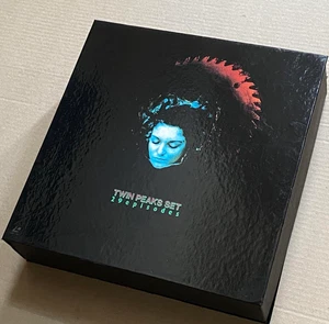 Laserdisc Twin Peaks 29 Episodes Complete Box David Lynch 15 Discs 1991 Tested - Picture 1 of 15