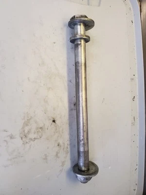 Harley-Davidson Road Glide FLTRX 2010 eje de rueda trasera con tensores espaciadores Foto 1 de 3