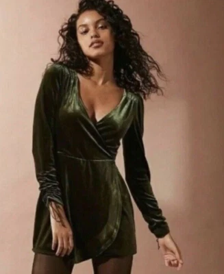 Mameluco de terciopelo Urban Outfitters Goldmine-envoltura sintética-verde-talla pequeña Foto 1 de 4
