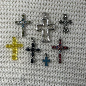 Lot Of 7 Crosses Pendants Silver Rhinestones Beaded Silver Jewelry Charms - Picture 1 of 6