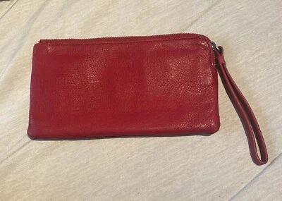 Carteira Perlina New York couro pebbled vermelho com zíper cartão de crédito Wrislet 8 x 4,5” - Imagem 1 de 4