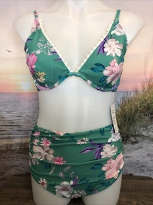 NWT Cupshe Two Piece Swimsuit Size Medium Green Floral - Picture 1 of 4