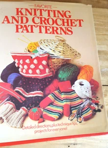 Favorite Knitting and Crochet Patterns  Hardcover Dust Jacket 1992 - Imagen 1 de 2