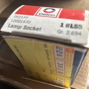 NOS 1982-92 GM Lamp Socket. Part #12001470 91 90 89 88 87 86 85 84 83 - Picture 1 of 4