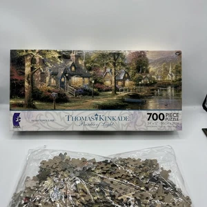 Thomas Kinkade Maler des Lichts 700-teiliges Puzzle Heimatstadt See 34 Zoll x 12 Zoll - Bild 1 von 10