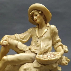 Statua Capodimonte di G. Armani con ragazzo con cesta di frutta 24,5x12 cm - Picture 1 of 10