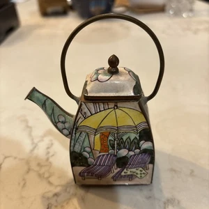 Mini tetera de latón pintada a mano esmaltada Empress Arts Ltd de colección tema de playa 1998 usada en excelente estado - Imagen 1 de 9