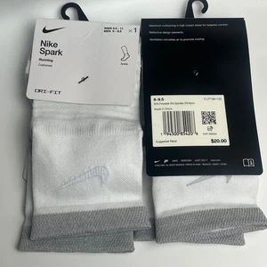 2 Nike Spark Ankle Running Socks White Gray Cushioned Dri-FIT W 9.5-11 Men 8-9.5 - Picture 1 of 6