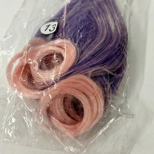 Nueva muñeca pelo púrpura y rosa remolino 1,0 OZ para reiniciar rehair artesanía sintética - Imagen 1 de 4