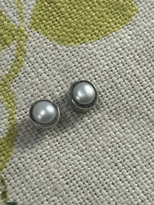 VINTAGE 925 SILVER and PEARL stud earrings - Picture 1 of 11