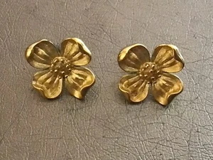 Trifari Gold Tone Dogwood Flower Pierced Earrings Vintage - Picture 1 of 3