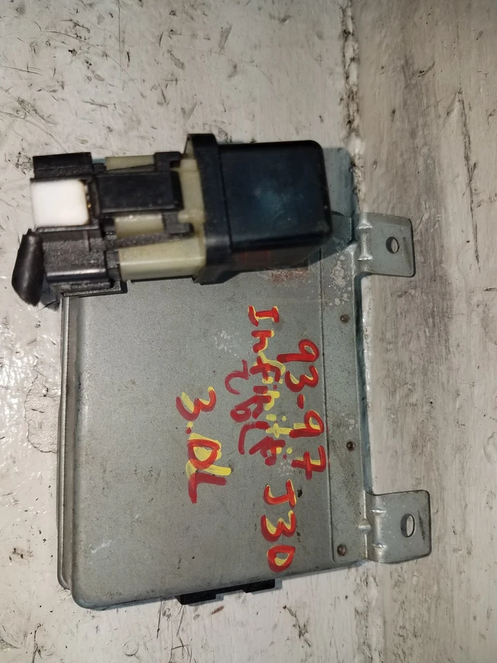 Módulo de control de crucero Infiniti i30 1993-1997 3,0 L 18930 10Y10 (M325) Foto 1 de 4