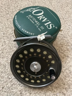 Bonito "ORVIS BATTENKILL III 3 1/4" 3-1/2 oz. Carrete de mosca inglés/línea de mosca/orig. Estuche Foto 1 de 4