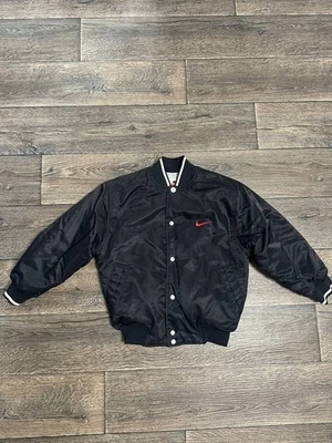 Chaqueta bomber Nike Spell Out Swoosh vintage rara años 2000 negra niños 8 años nailon Foto 1 de 4