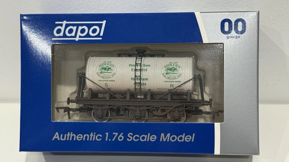 Dapol Simply Southern OO Hook & Son Hailsham East Sussex Six-Wheel Tanker Wagon - Image 1 of 1