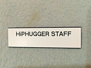 Hiphugger Staff Sunnyvale CA Vintage Kunststoff Pin, Bikini Bar, Topless Club. 1990 - Bild 1 von 2