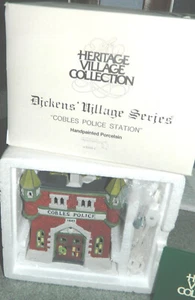Neue Abteilung 56 Dickens’ Village Cobles Polizeistation #55832 von 1989 - Bild 1 von 6