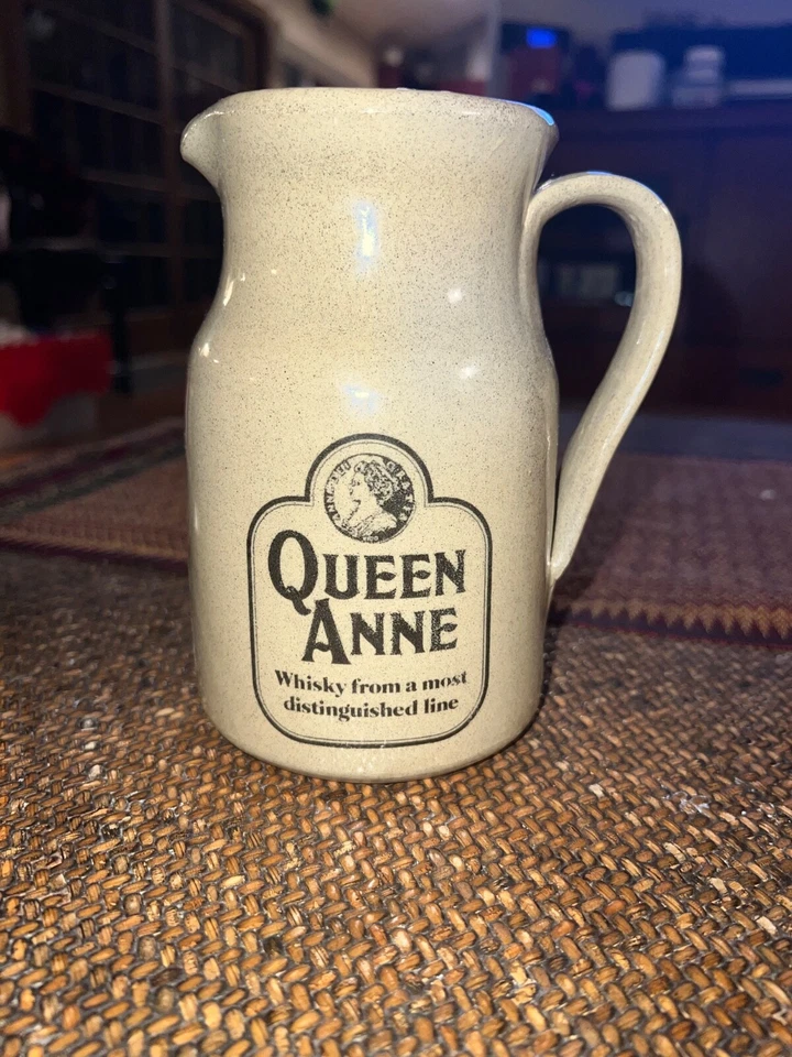 Jarra de cerámica antigua Queen Anne Foto 1 de 1