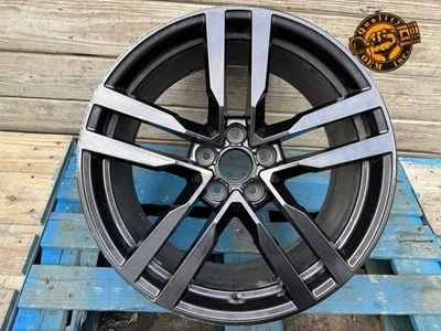 AUDI TT TTS 2016-2020 - LLANTA DE FÁBRICA 9Jx19" ET52 R19 OEM 8S0601025F Foto 1 de 4