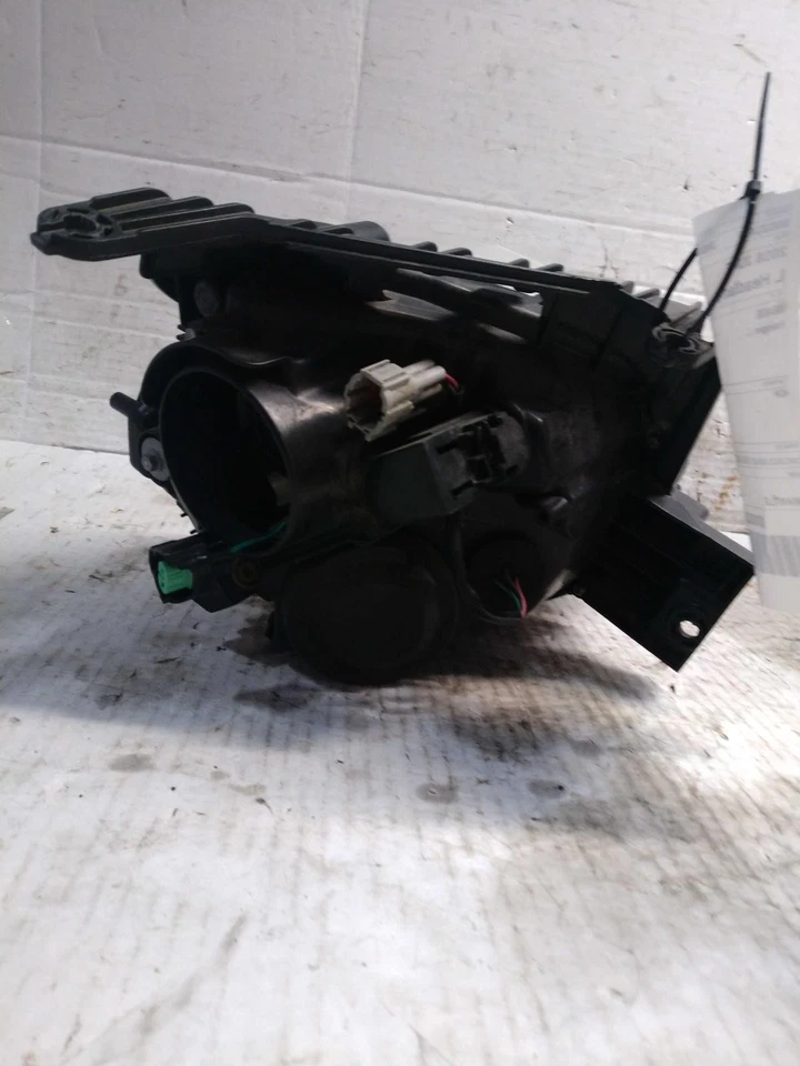 2016 Nissan Juke Left Headlight Assembly White Halogen OEM 311251 88k Miles Foto 1 de 4