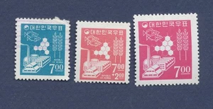 COREA - Scott 367B, 522 & B8 - MNH (il blu ha la piega UR) tema petrolio - 1966 - Foto 1 di 1