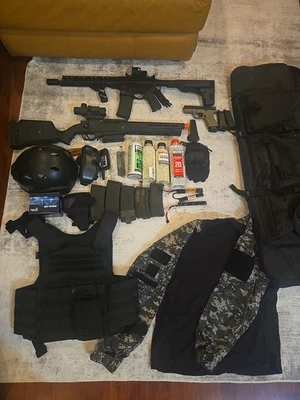 Lote de Airsoft - Rifle AEG M4, Rifle de Francotirador, Pistola GBB, Equipo, Revistas, Munición Foto 1 de 4