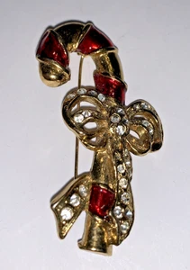 Pin de Navidad Bastón de Caramelo Tono Dorado Esmalte Rojo Estrás Transparente - Imagen 1 de 11