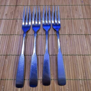 SET OF (4) WORLD TABLEWARE BOSTON COMMON 3 TINE DINNER FORKS - Picture 1 of 2