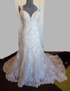 Essence of Australia Hochzeitskleid Gr. 12 mit ärmellosen Spitzenpassform & Flare - Bild 1 von 24