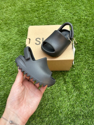 Adidas Yeezy Slide Onyx bambini 4K UK 4US nuovissime etichette scatola originali