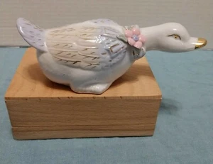 Vintage Art deco porcelain duck, gold trim flower and scarf around neck - Picture 1 of 7